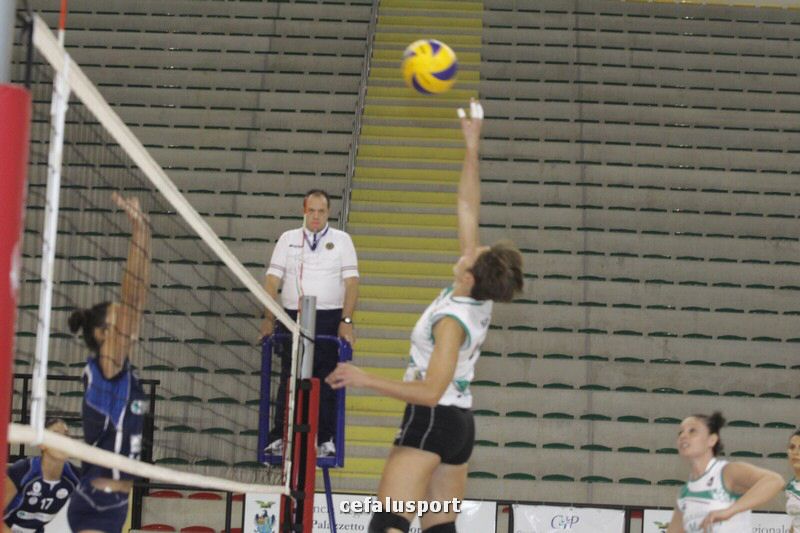 111030 volley 094_tn.jpg